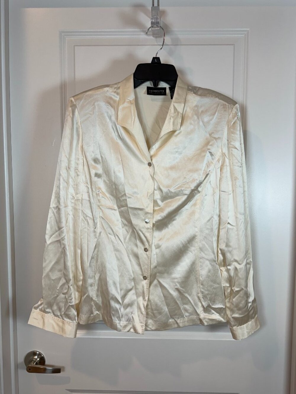 Liz Claiborne Cream Long-sleeved Blouse